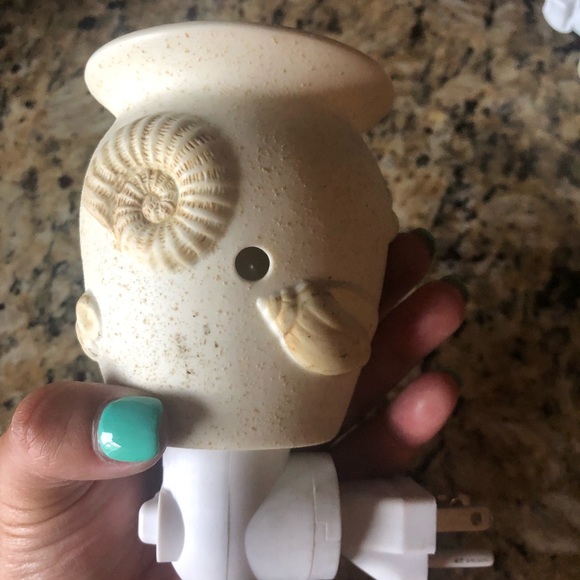 Scentsy Sea Shell Plug In Light - Picture 3 of 6